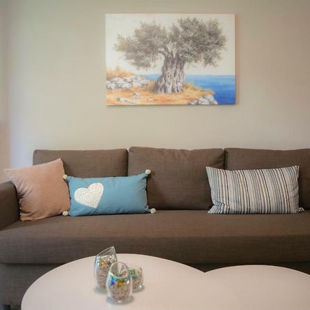 Chic And Minimal Apartment Close To Thissio Metro Athen Exterior foto