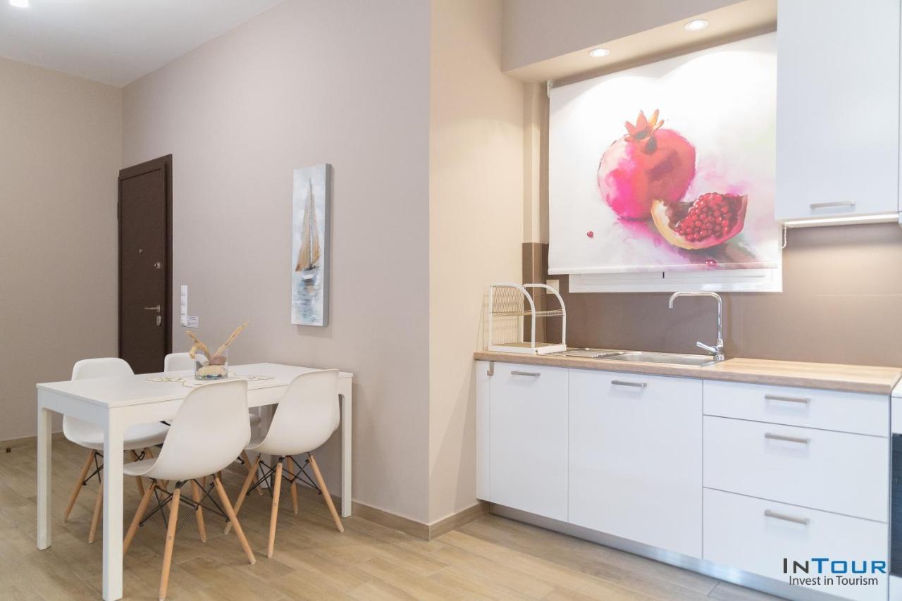 Chic And Minimal Apartment Close To Thissio Metro Athen Exterior foto