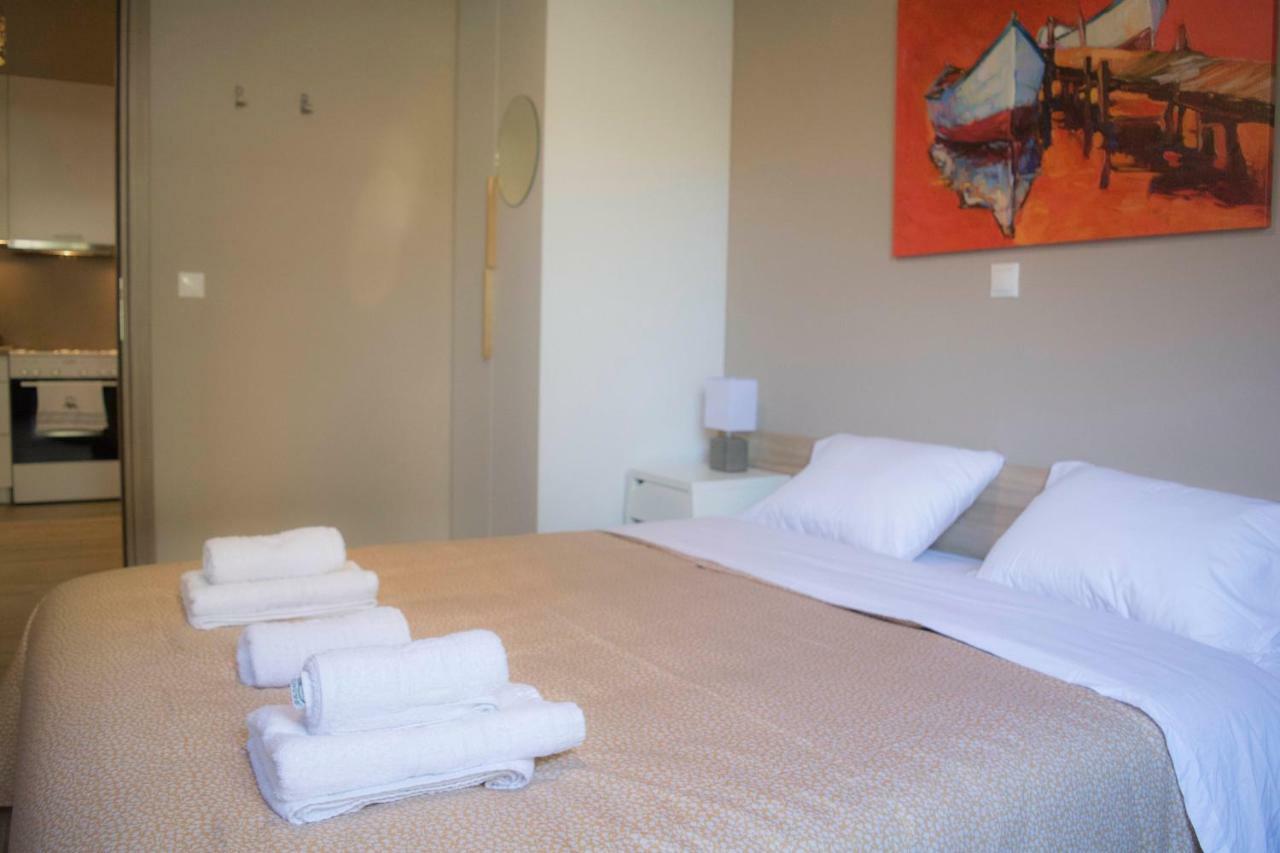 Chic And Minimal Apartment Close To Thissio Metro Athen Exterior foto