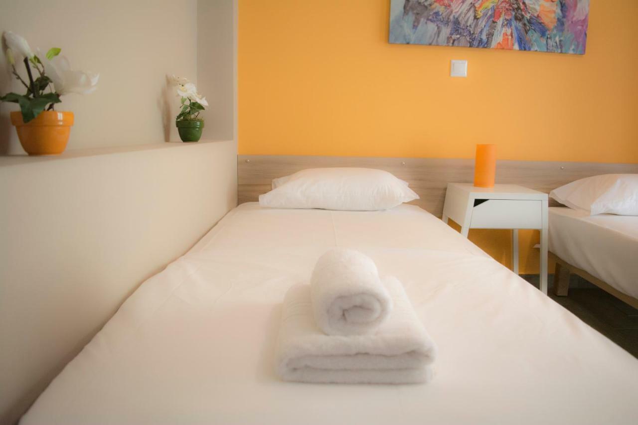 Chic And Minimal Apartment Close To Thissio Metro Athen Exterior foto
